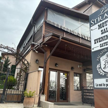 La Strada Hotel Onesti Exterior photo